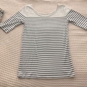 CLEARANCE 👏🏼👏🏼 Ann Taylor Tee